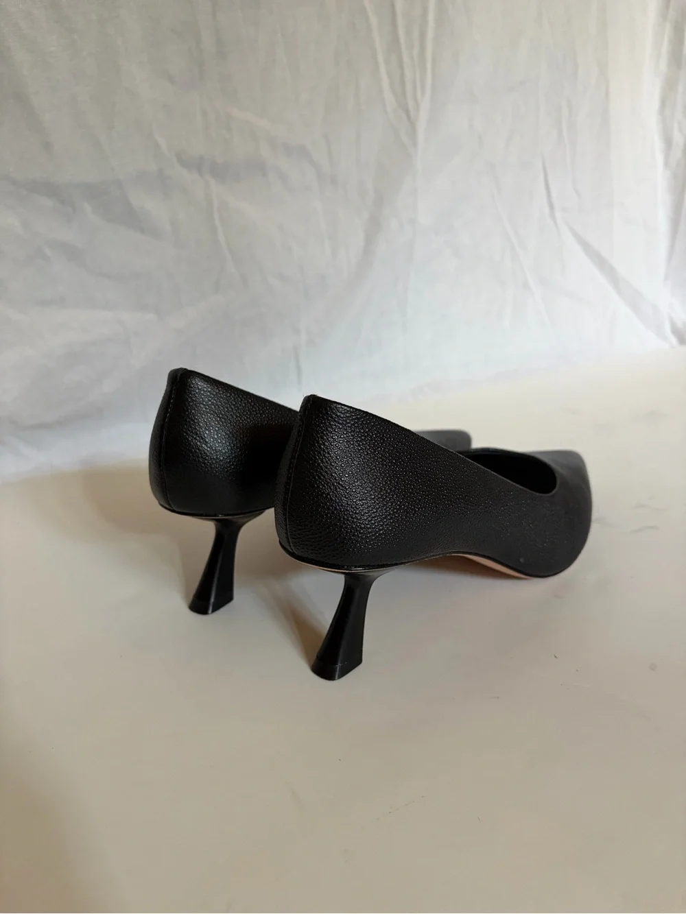 Leather kitten heel pumps